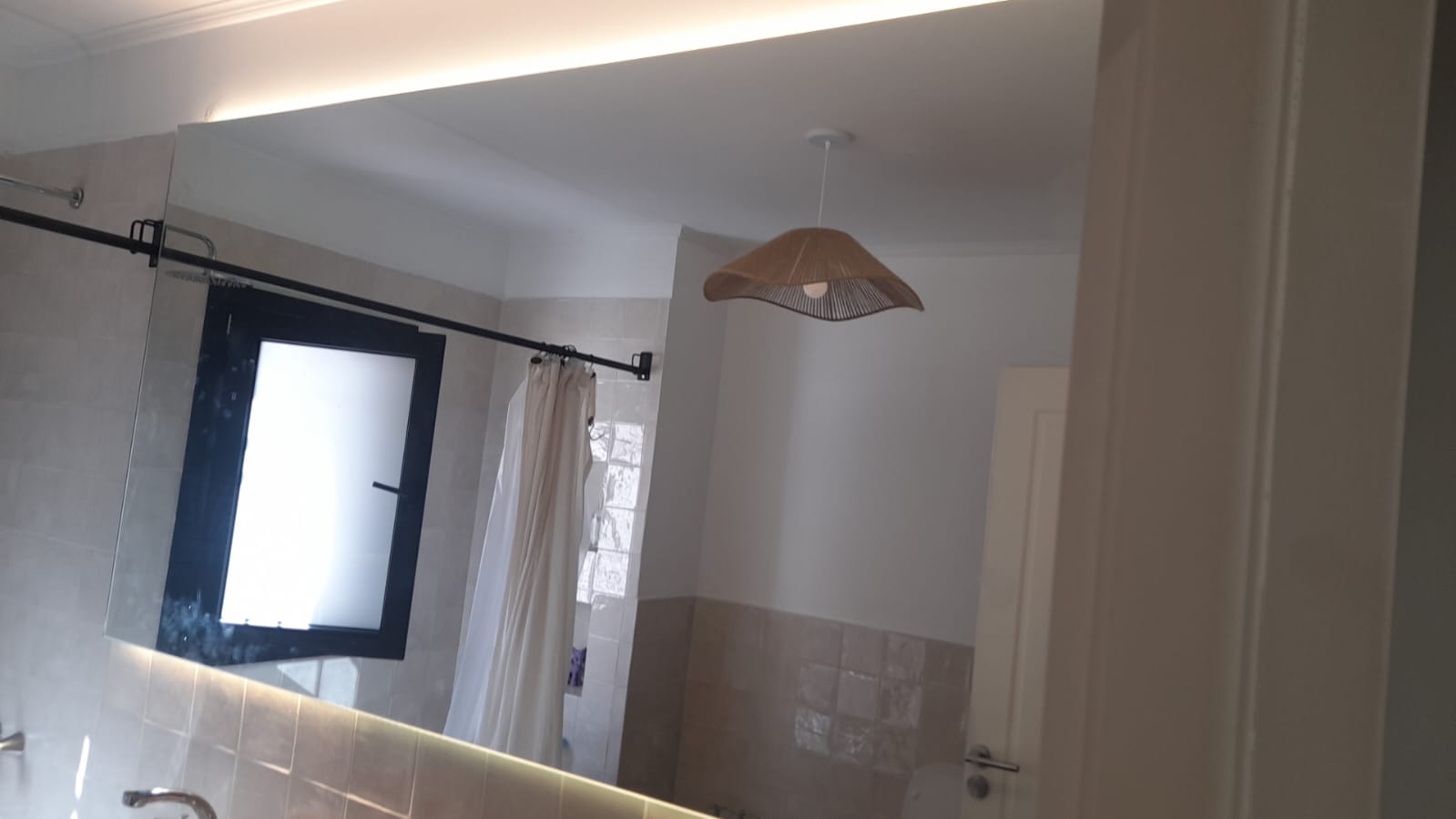 Espejo de baño con retroiluminación